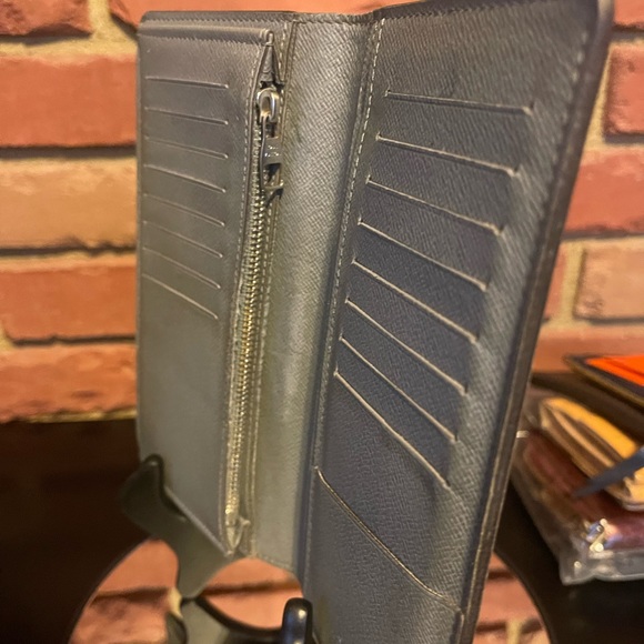 🔥Auth LOUIS 🔥VUITTON 🔥Taiga Portefeuille Brazza Long Wallet Gray🔥 - Picture 3 of 6